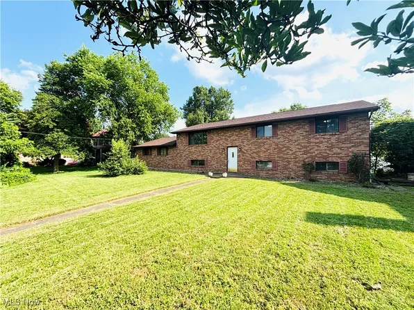 206 E 4th St, Williamstown, WV 26187