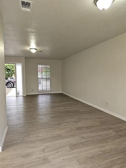 3005 Gordon St — Photo 3