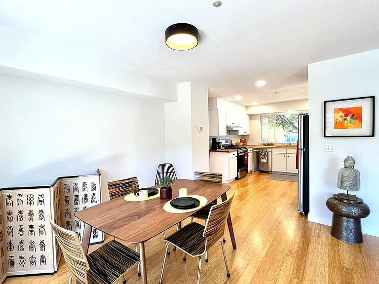 Dining room off kitchen