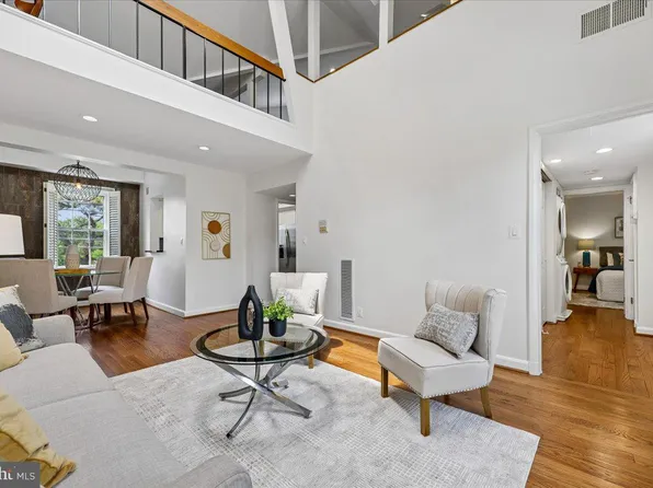 3621 39th St NW APT E323, Washington, DC 20016