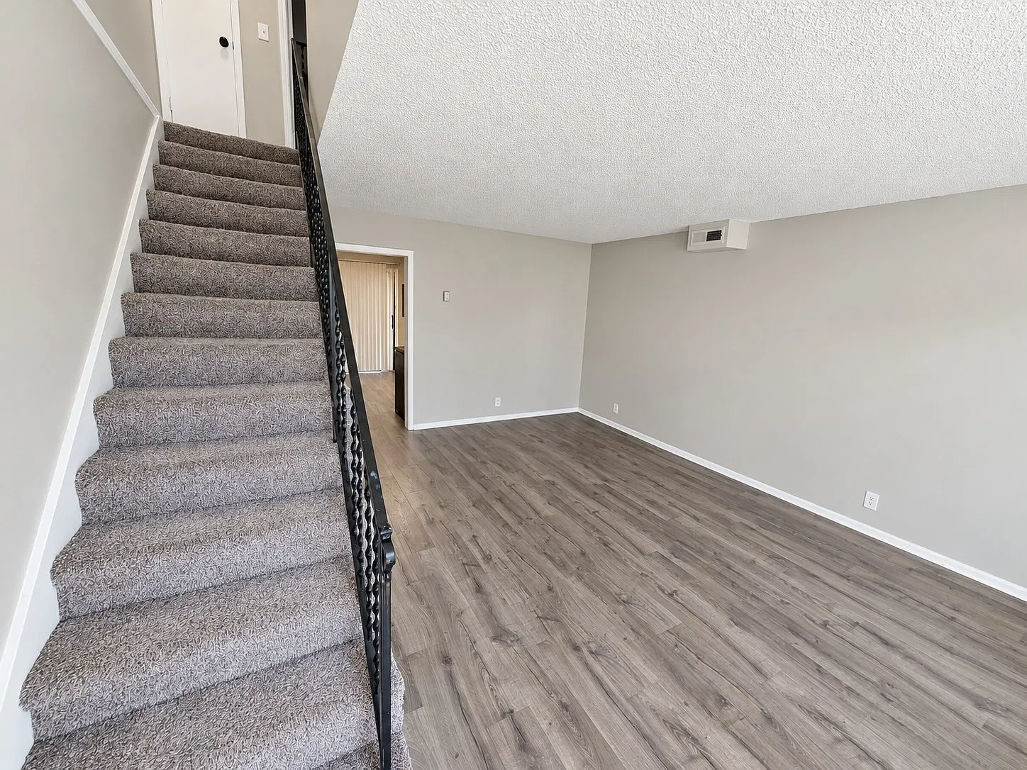 2 bed, 970 sqft, $1,450 — Photo 2