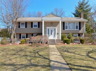 670 Rose Dr, Paramus, NJ 07652