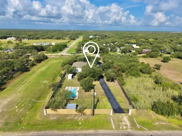 1731 Sammy Henderson St, Rockport, TX 78382