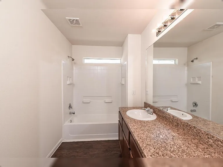 5802 Santa Bernadetta — Photo 8