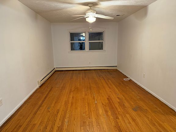 3rd image of 72 Bedford Ave Floor 2