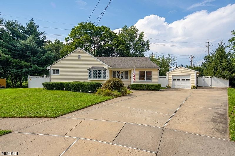1st image of 8 Edison Ct #1X