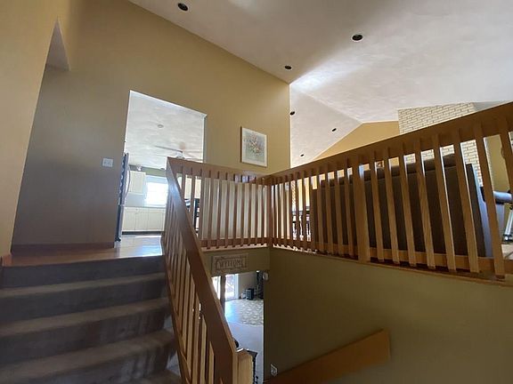 3rd image of 6 Abby Ellen Ln