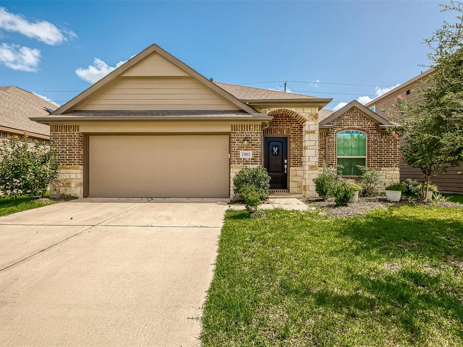 3 bed, 2.0 bath, 1528 sqft, $2,200 — Photo 1