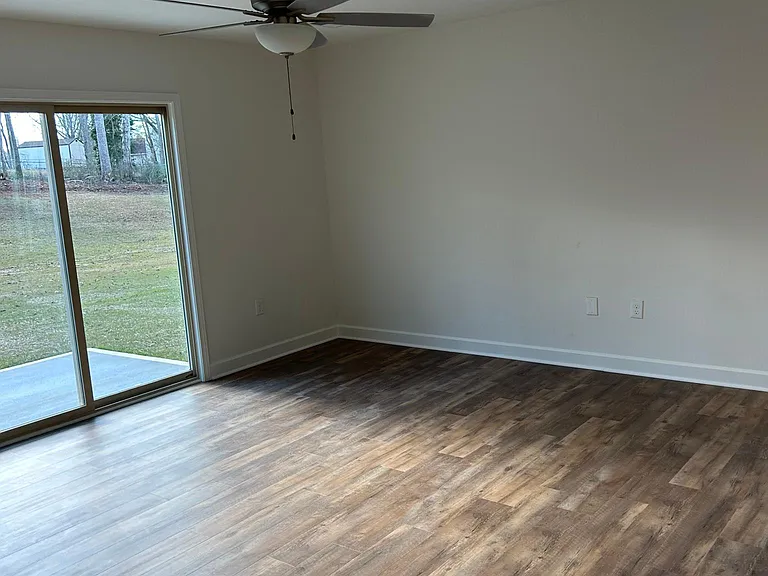 728 Jonas Cir — Photo 15