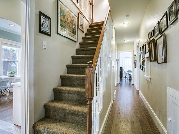 3rd image of 906 Stewart Dr