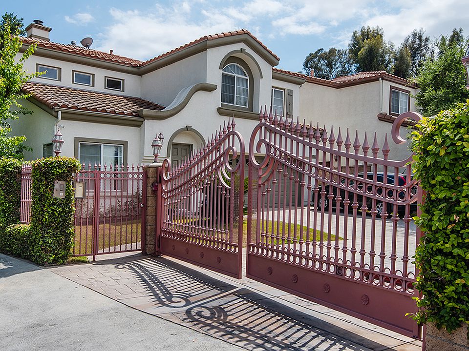 1st image of 17050 Oak Park Ct