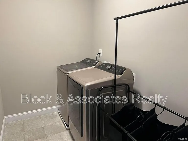 555 Mariah Towns Way — Photo 17