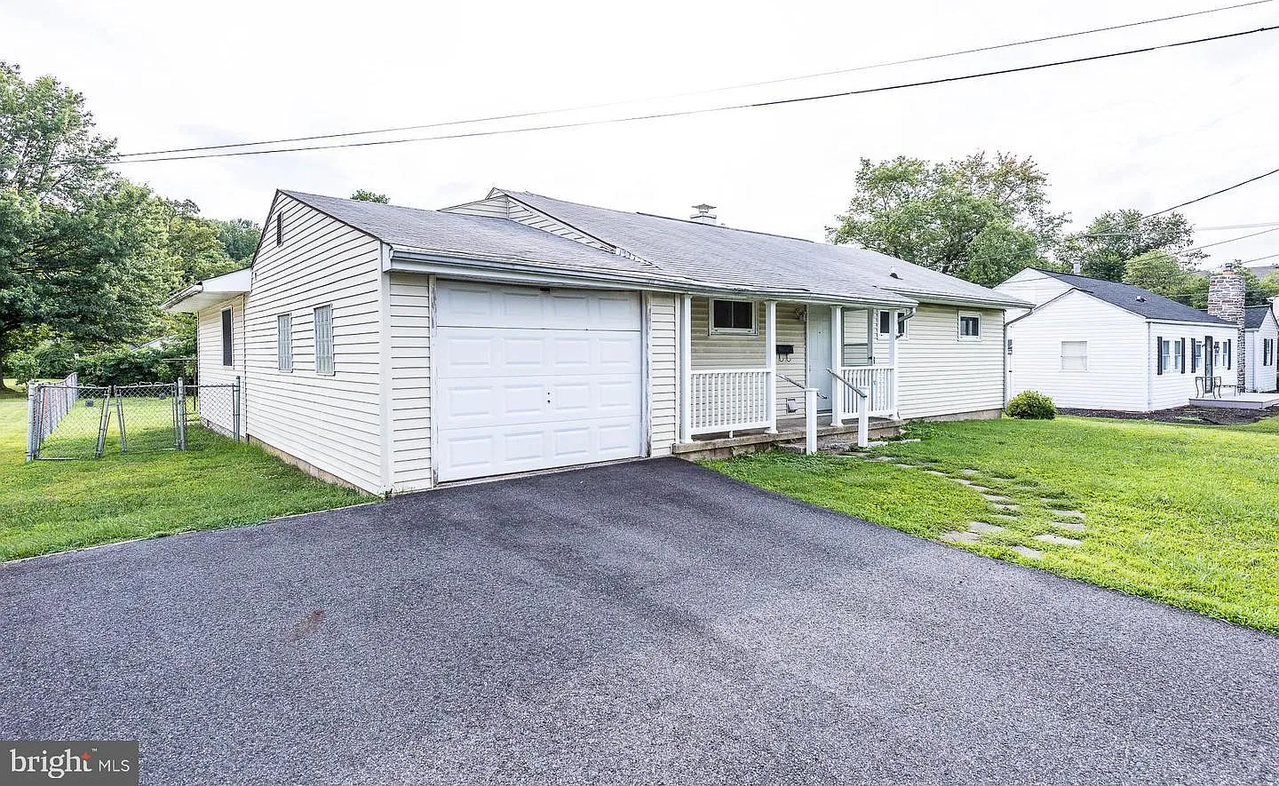 3 bed, 1370 sqft, $2,395 — Photo 4