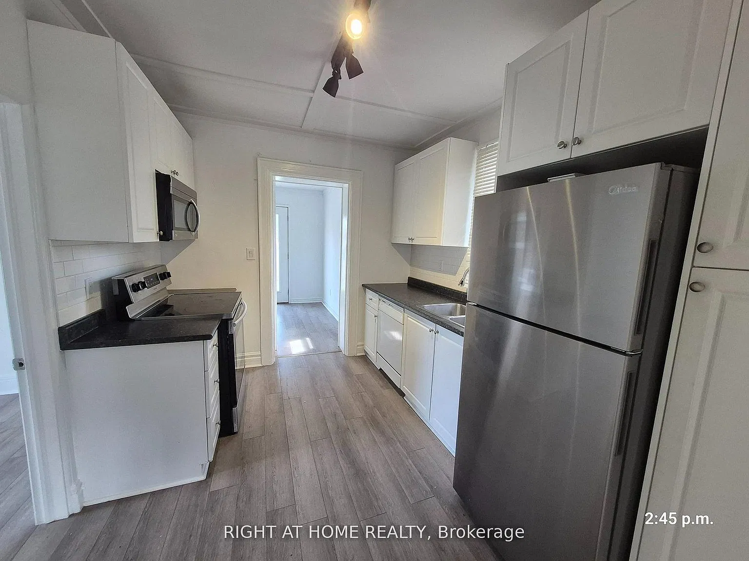 3 bed, $2,600 — Photo 2