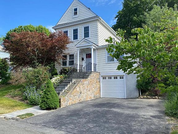 4th image of 133 Wayne Ave