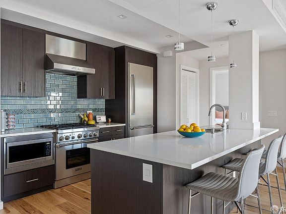 4th image of 1731 Powell St #302