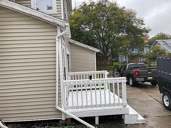4th image of 534 Carrier St NE #1
