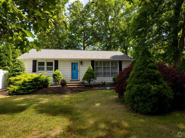11 S Shore Blvd, Monroe Township, NJ 08831