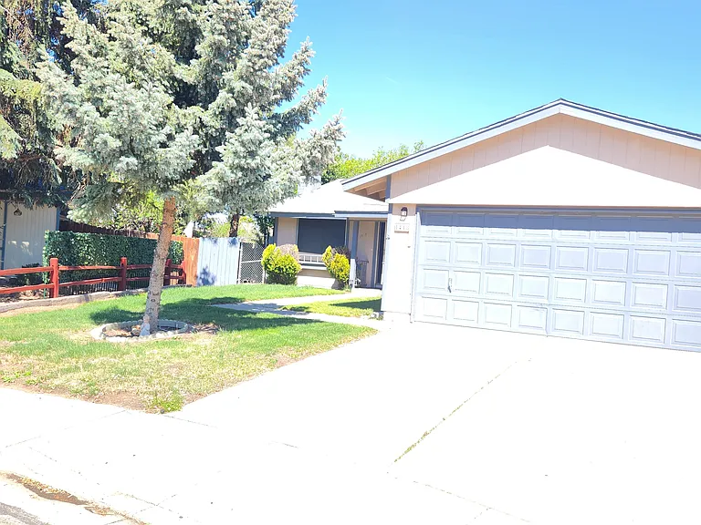 1418 Shady Oak Dr — Photo 2