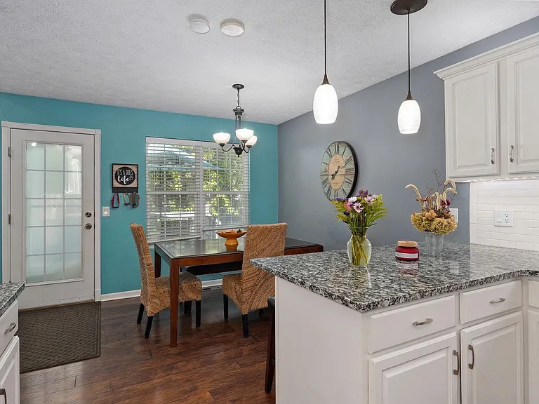 404 E Valley View Rd — Photo 15