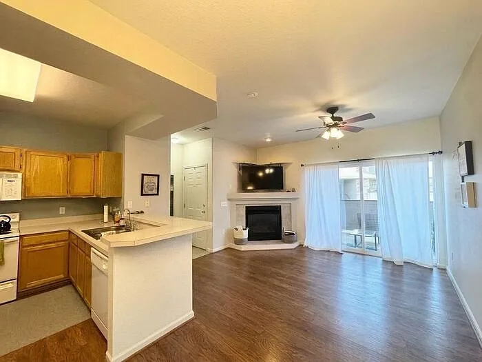 4545 Wheaton Dr #H320 — Photo 1