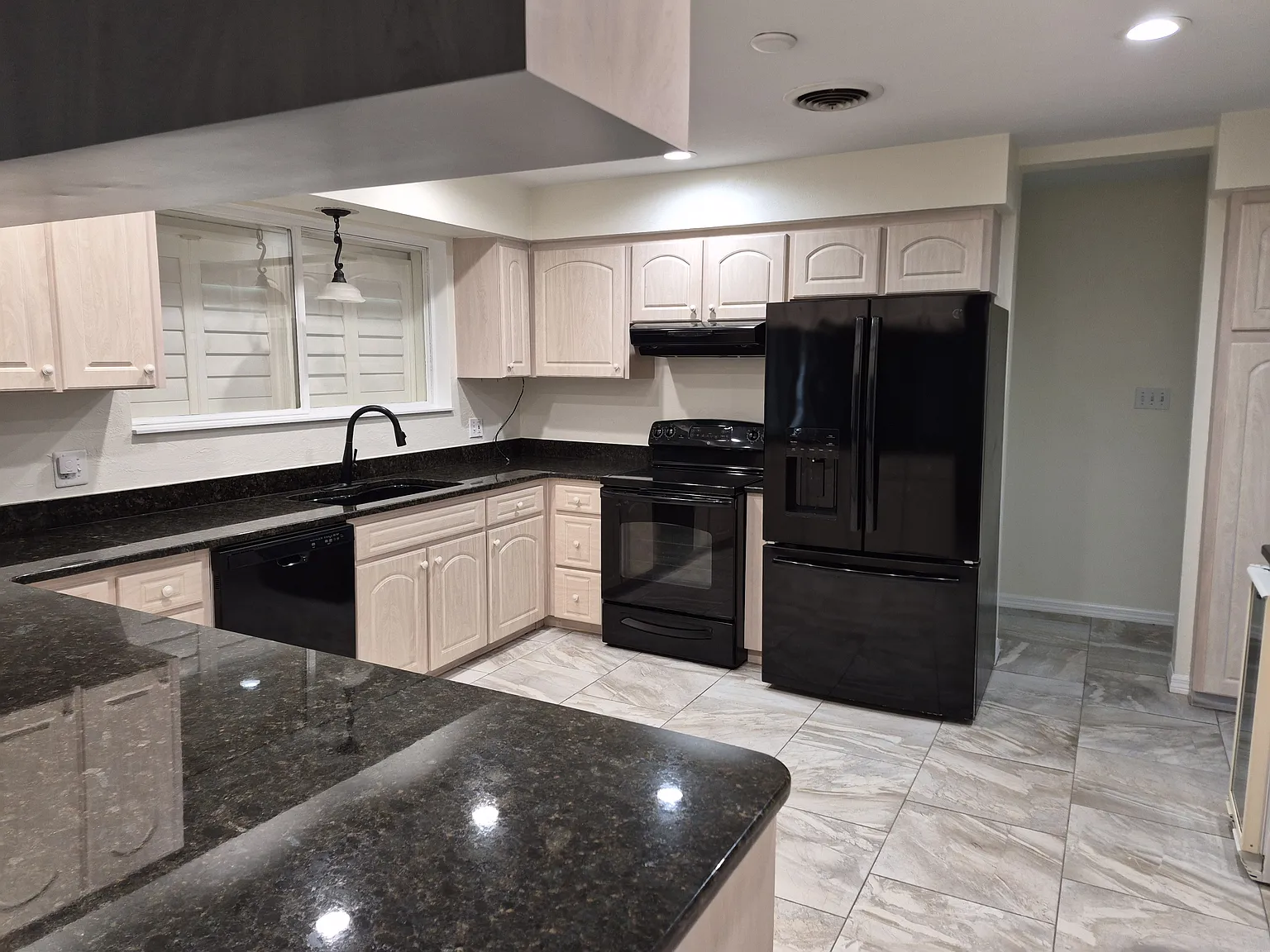 4 bed, 2364 sqft, $3,750 — Photo 2