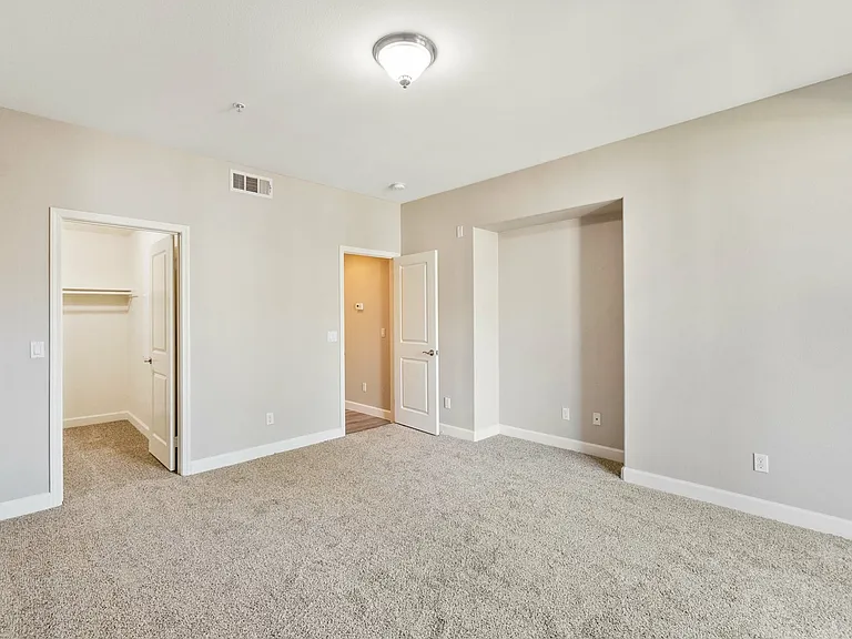 LuxLiv Apartments — Photo 11