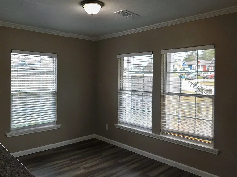 107 Varsity Dr — Photo 45