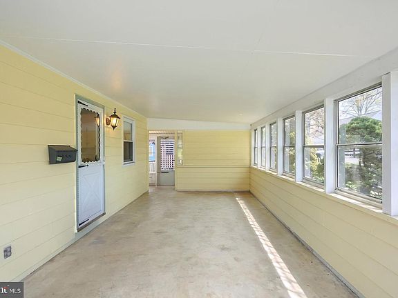 2nd image of 405 Lumber St