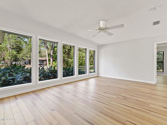 3rd image of 9503 Marina Ave
