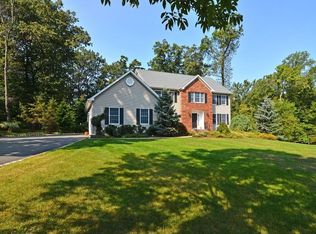 2 Applewood Ln, Randolph, NJ 07869