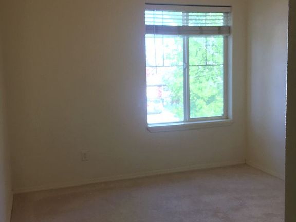 3rd image of 825 Forestglen Dr APT E