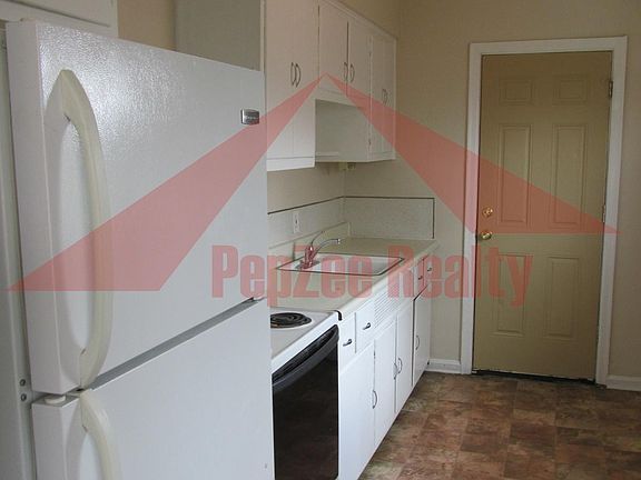 2nd image of 954 Sherwood Dr #954