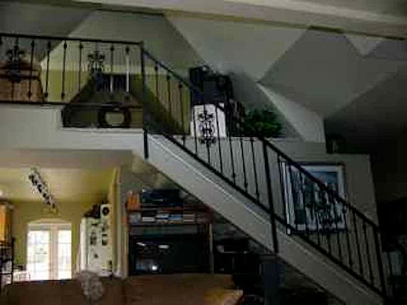 4th image of 926 Sanford Ave SW