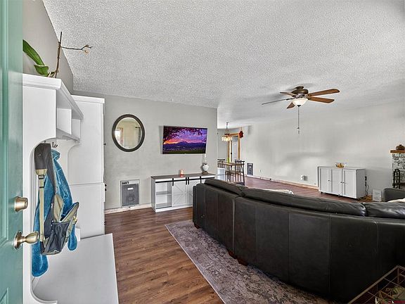 2nd image of 322 Meadowbrook Drive