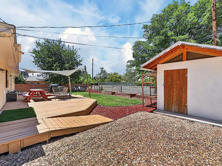 7107 Carriveau Ave NE — Photo 48