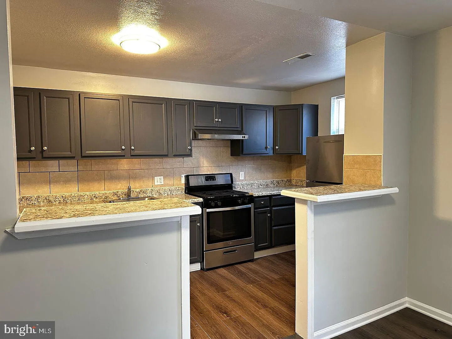 4 bed, 1222 sqft, $3,000 — Photo 3