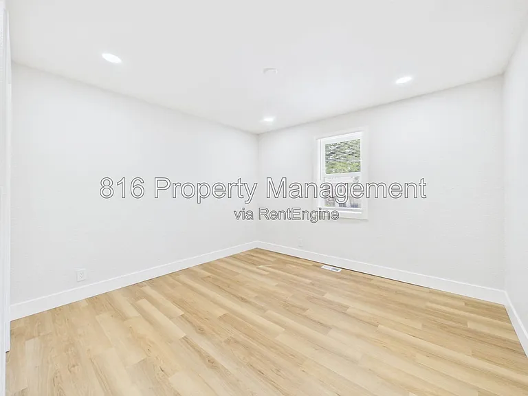 9524 Manning Ave — Photo 18