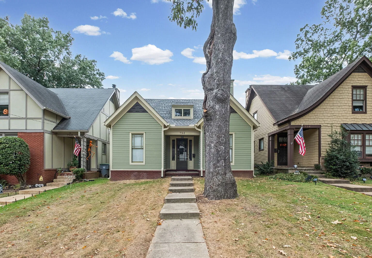 3 bed, 2.0 bath, 1600 sqft, $2,295 — Photo 1