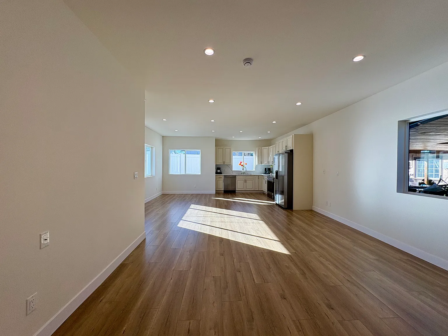 16712 Tuba St — Photo 2