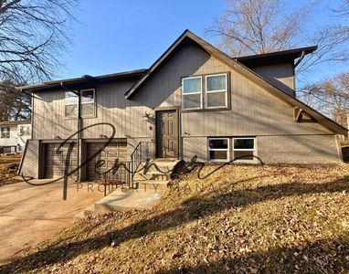 710 NE Westwind Dr, Lees Summit, MO, 64086