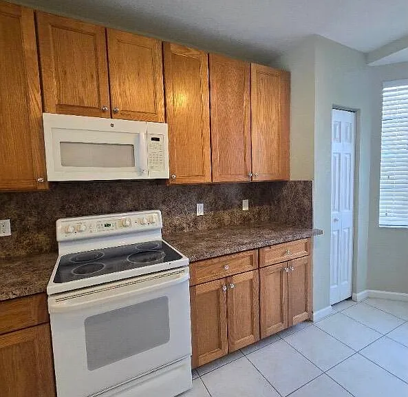 1710 NE 6th St #1308 — Photo 3