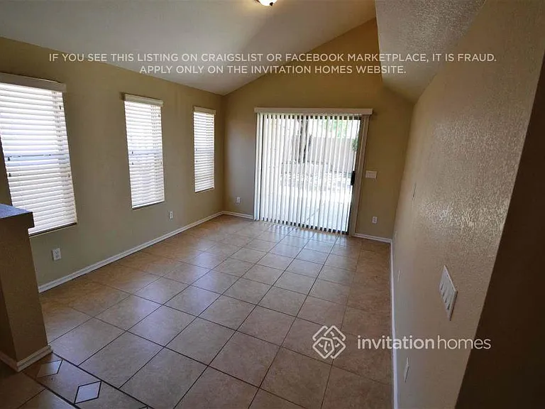 10465 E Azalea Ave — Photo 3
