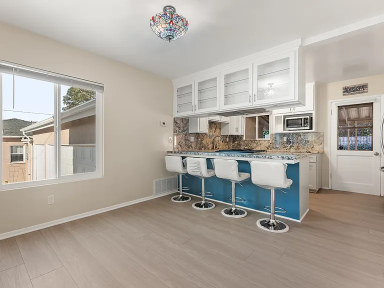 1814 Spreckels Ln — Photo 5