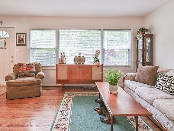 5th image of 283 N Ashland Ave