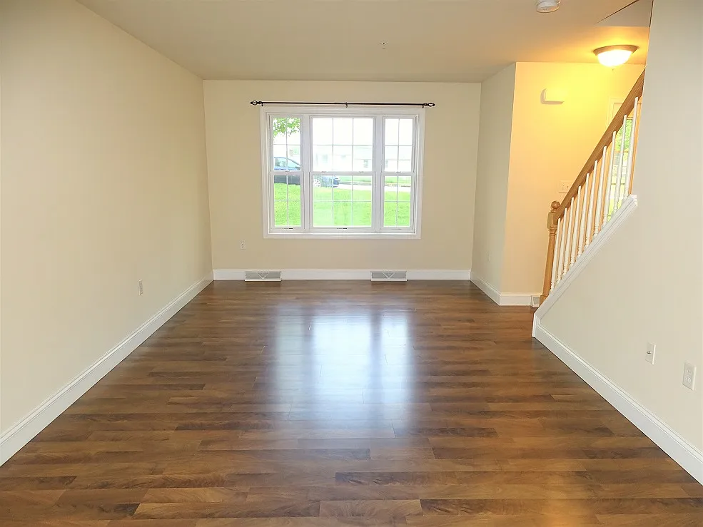 3 bed, 2.5 bath, 1429 sqft, $1,750 — Photo 3