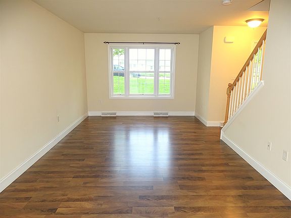 3rd image of 1296 Overlook Rd