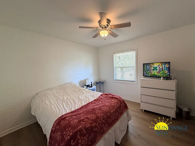 215 Moriarty St — Photo 8