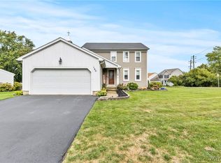 180 Crownview Ter, Hamburg, NY 14075