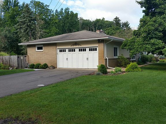 2nd image of 3 Lynwood Dr